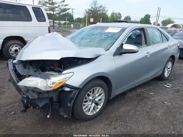 4T1BF1FK5GU264870 2016 TOYOTA CAMRY - Image 2