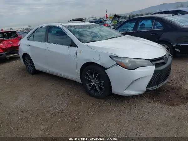 4T1BF1FK5GU264982 2016 TOYOTA CAMRY - Image 1