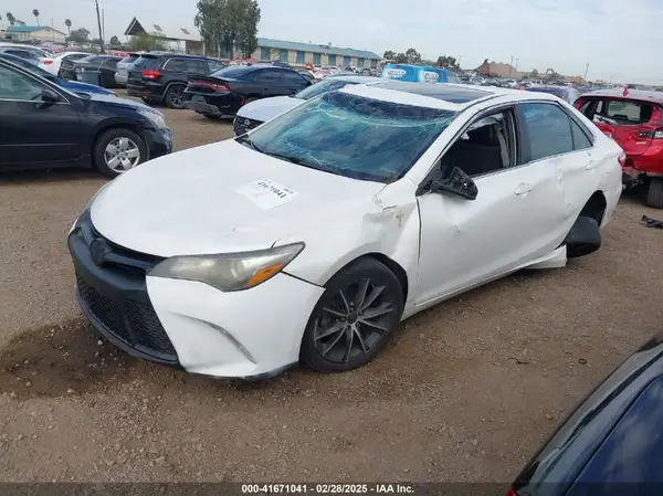 4T1BF1FK5GU264982 2016 TOYOTA CAMRY - Image 2