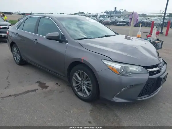 4T1BF1FK5GU266182 2016 TOYOTA CAMRY - Image 1
