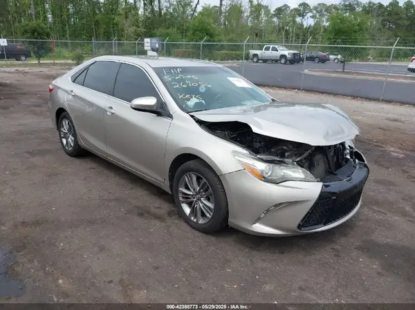 4T1BF1FK5GU267056 2016 TOYOTA CAMRY - Image 1