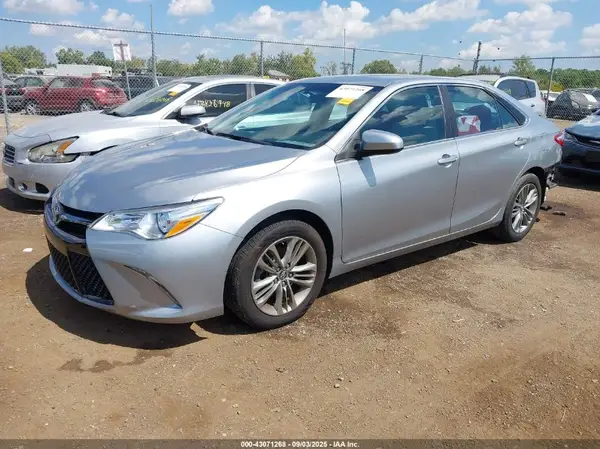4T1BF1FK5GU267235 2016 TOYOTA CAMRY - Image 2