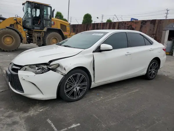 4T1BF1FK5GU502507 2016 TOYOTA CAMRY - Image 1