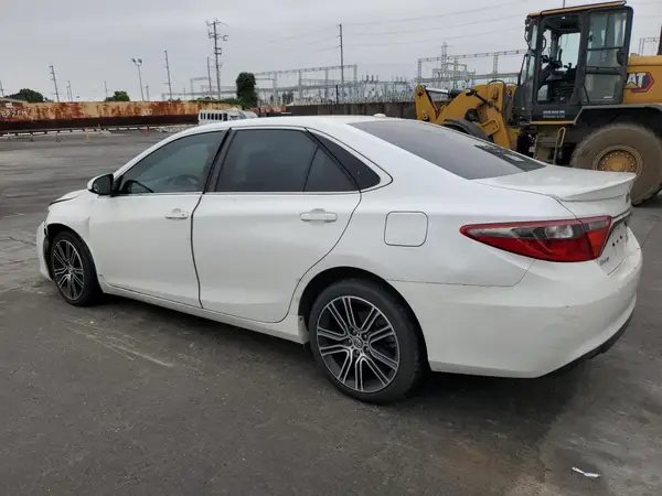 4T1BF1FK5GU502507 2016 TOYOTA CAMRY - Image 2