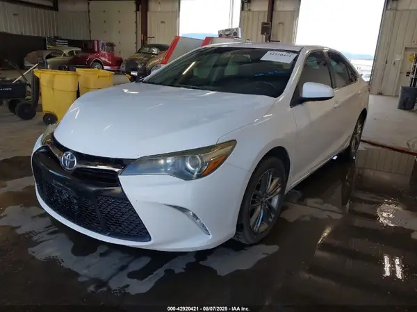 4T1BF1FK5GU502667 2016 TOYOTA CAMRY - Image 2