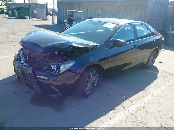 4T1BF1FK5GU503544 2016 TOYOTA CAMRY - Image 2
