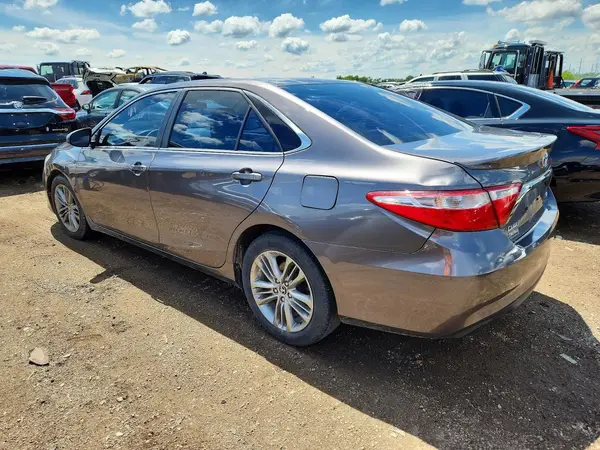 4T1BF1FK5GU505410 2016 TOYOTA CAMRY - Image 2