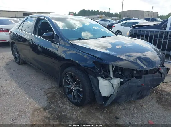 4T1BF1FK5GU505813 2016 TOYOTA CAMRY - Image 1