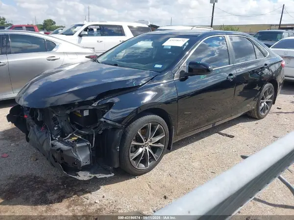 4T1BF1FK5GU505813 2016 TOYOTA CAMRY - Image 2