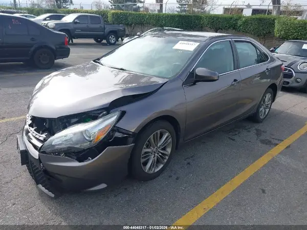 4T1BF1FK5GU508520 2016 TOYOTA CAMRY - Image 2