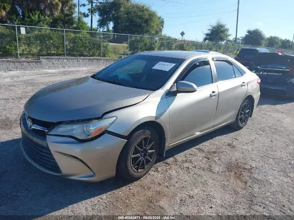 4T1BF1FK5GU508839 2016 TOYOTA CAMRY - Image 2