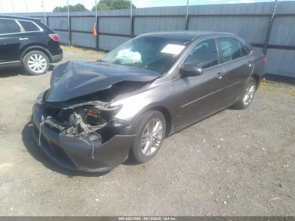 4T1BF1FK5GU513586 2016 TOYOTA CAMRY - Image 2