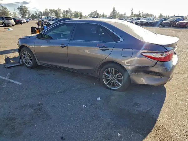 4T1BF1FK5GU514981 2016 TOYOTA CAMRY - Image 2