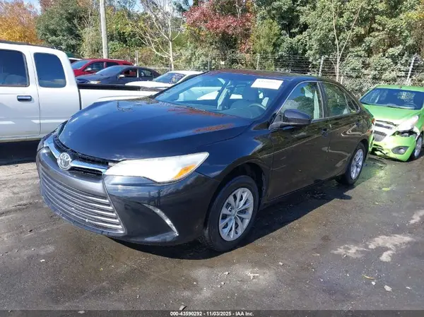 4T1BF1FK5GU516732 2016 TOYOTA CAMRY - Image 2