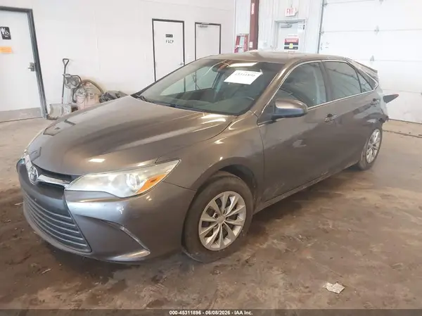 4T1BF1FK5GU517203 2016 TOYOTA CAMRY - Image 2
