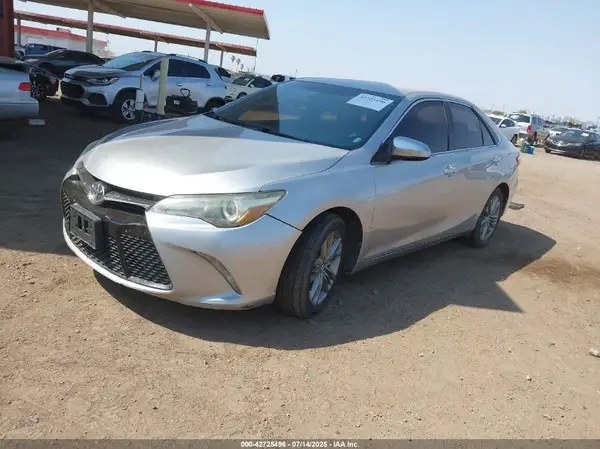 4T1BF1FK5GU518044 2016 TOYOTA CAMRY - Image 2