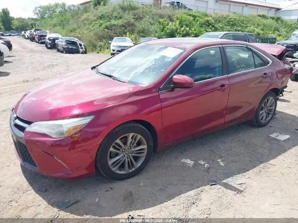 4T1BF1FK5GU518335 2016 TOYOTA CAMRY - Image 2