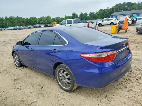 4T1BF1FK5GU519422 2016 TOYOTA CAMRY - Image 2
