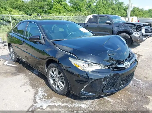 4T1BF1FK5GU519792 2016 TOYOTA CAMRY - Image 1