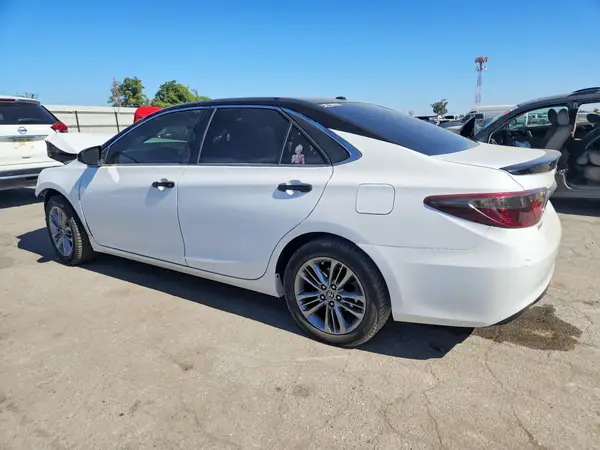 4T1BF1FK5GU522269 2016 TOYOTA CAMRY - Image 2