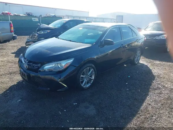 4T1BF1FK5GU525754 2016 TOYOTA CAMRY - Image 2