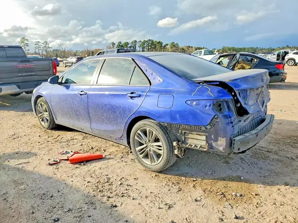 4T1BF1FK5GU533059 2016 TOYOTA CAMRY - Image 2