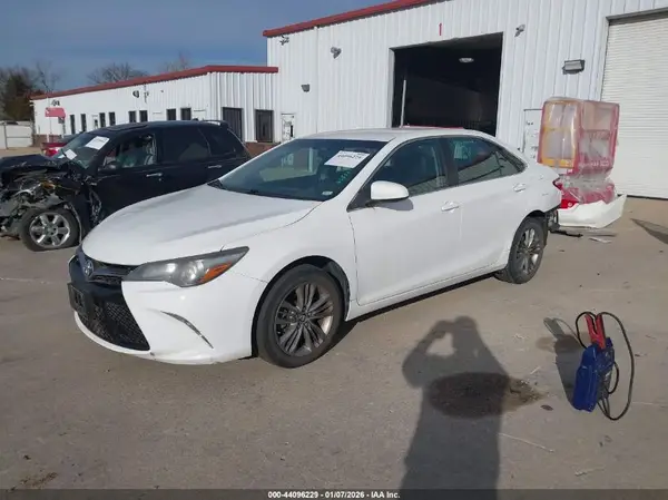 4T1BF1FK5GU533210 2016 TOYOTA CAMRY - Image 2