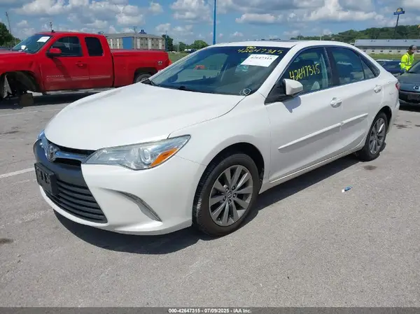 4T1BF1FK5GU534695 2016 TOYOTA CAMRY - Image 2