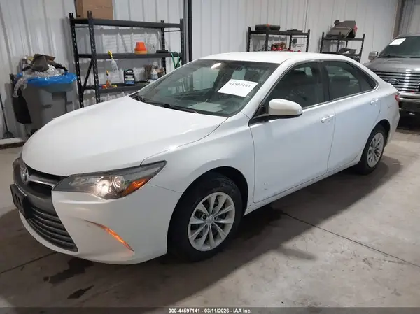 4T1BF1FK5GU538326 2016 TOYOTA CAMRY - Image 2