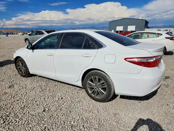 4T1BF1FK5GU539847 2016 TOYOTA CAMRY - Image 2