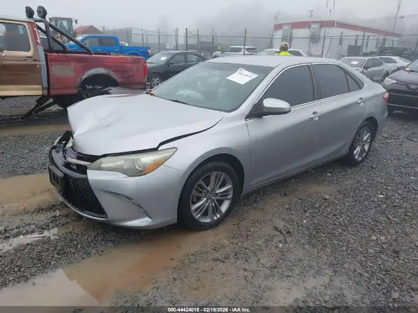 4T1BF1FK5GU541503 2016 TOYOTA CAMRY - Image 2