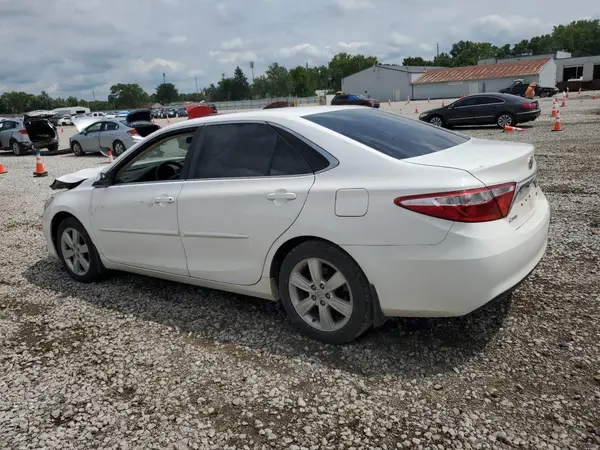 4T1BF1FK5GU545261 2016 TOYOTA CAMRY - Image 2