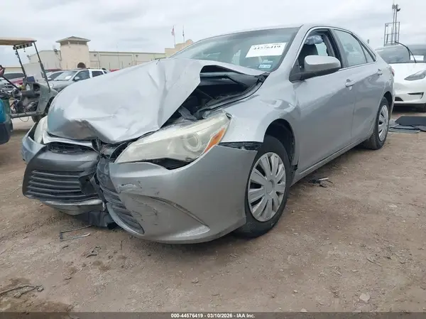 4T1BF1FK5GU545423 2016 TOYOTA CAMRY - Image 2