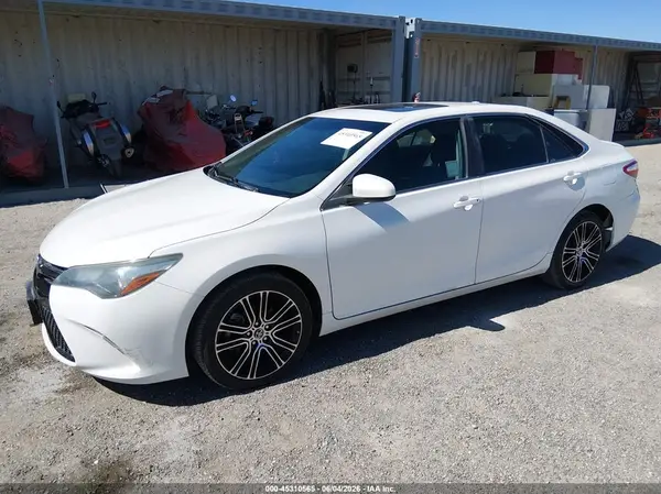 4T1BF1FK5GU545471 2016 TOYOTA CAMRY - Image 2