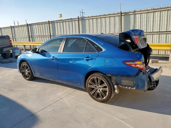 4T1BF1FK5GU549617 2016 TOYOTA CAMRY - Image 2