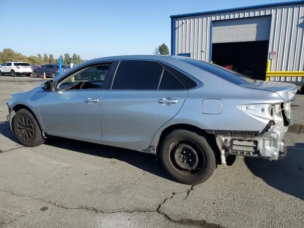 4T1BF1FK5GU551089 2016 TOYOTA CAMRY - Image 2