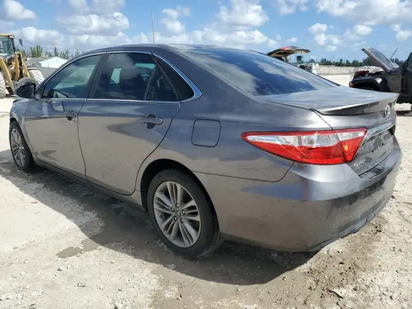 4T1BF1FK5GU553134 2016 TOYOTA CAMRY - Image 2