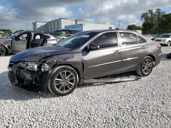 4T1BF1FK5GU553683 2016 TOYOTA CAMRY - Image 1