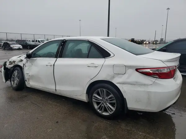 4T1BF1FK5GU557572 2016 TOYOTA CAMRY - Image 2