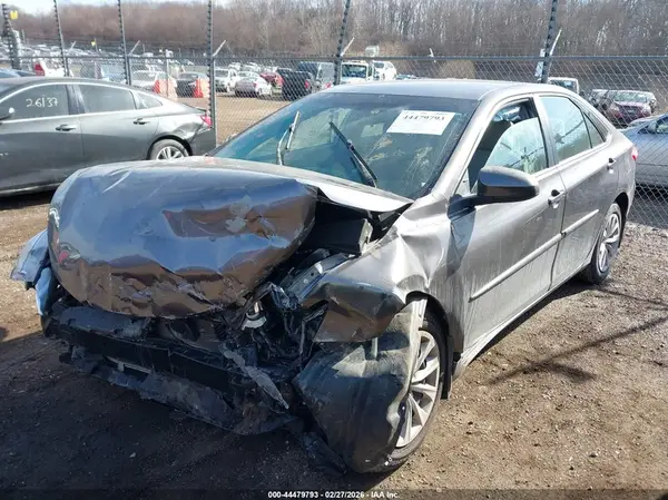 4T1BF1FK5GU558107 2016 TOYOTA CAMRY - Image 2