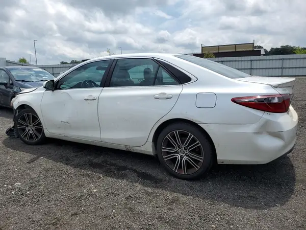 4T1BF1FK5GU560228 2016 TOYOTA CAMRY - Image 2