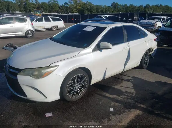 4T1BF1FK5GU562223 2016 TOYOTA CAMRY - Image 2
