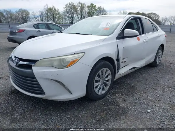4T1BF1FK5GU564683 2016 TOYOTA CAMRY - Image 2
