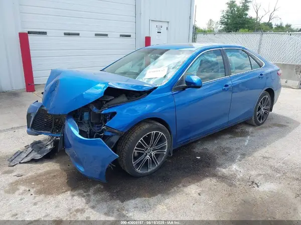4T1BF1FK5GU569530 2016 TOYOTA CAMRY - Image 2