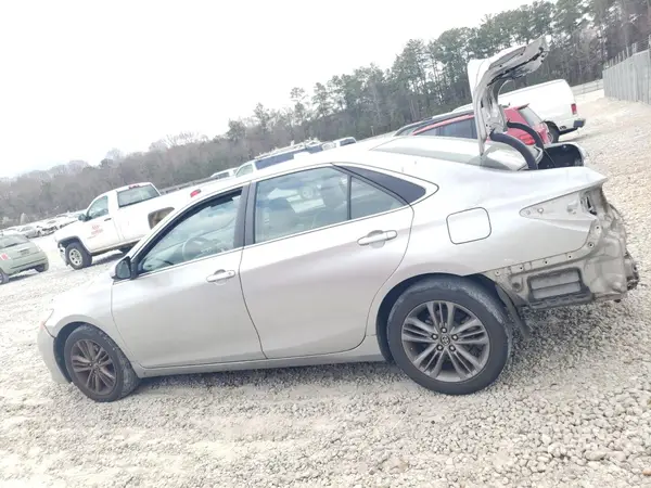 4T1BF1FK5GU570967 2016 TOYOTA CAMRY - Image 2