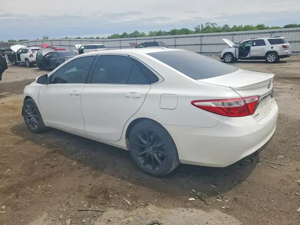 4T1BF1FK5GU575764 2016 TOYOTA CAMRY - Image 2