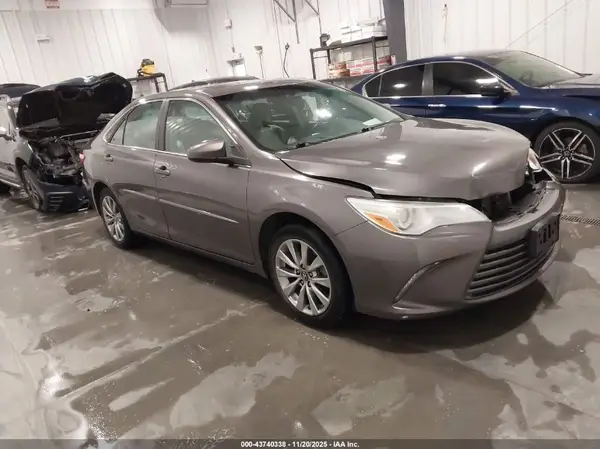 4T1BF1FK5GU577482 2016 TOYOTA CAMRY - Image 1