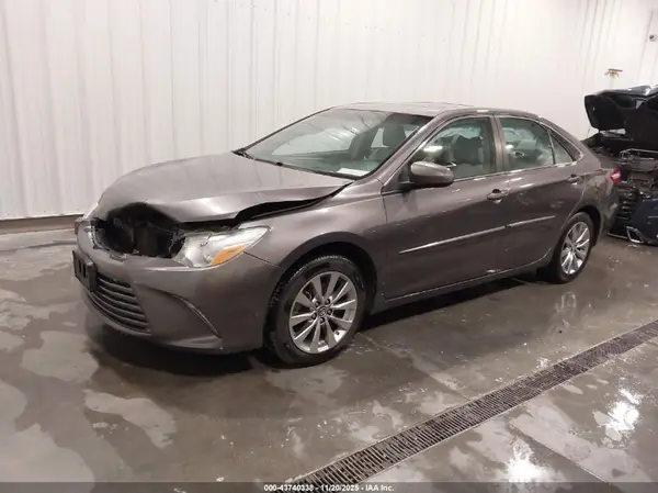 4T1BF1FK5GU577482 2016 TOYOTA CAMRY - Image 2
