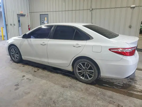 4T1BF1FK5GU582343 2016 TOYOTA CAMRY - Image 2