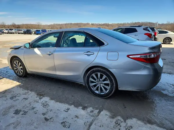 4T1BF1FK5GU585338 2016 TOYOTA CAMRY - Image 2